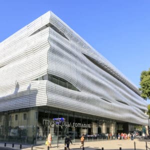 SADEV_Musee-dela-romanite_facade-ecailles-de-verre_glass-scale-facade