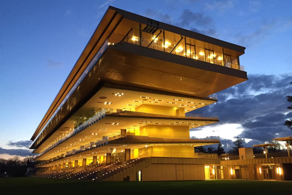 PHOTOS-GALERIE_SABCO_Tribune-garde-corps-verre_Glass-balustrade-tribune_ParisLongchamp_hippodrome3