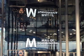 PHOTOS-GALERIE_SADEV_Fixation-mur-verre_Glass--wall-fixing_Scandinavia_mall_R1006_4